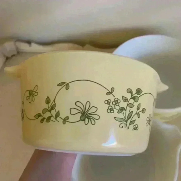 Vintage Shenandoah (Wintergreen) Pyrex 3 - Picture 6 of 12